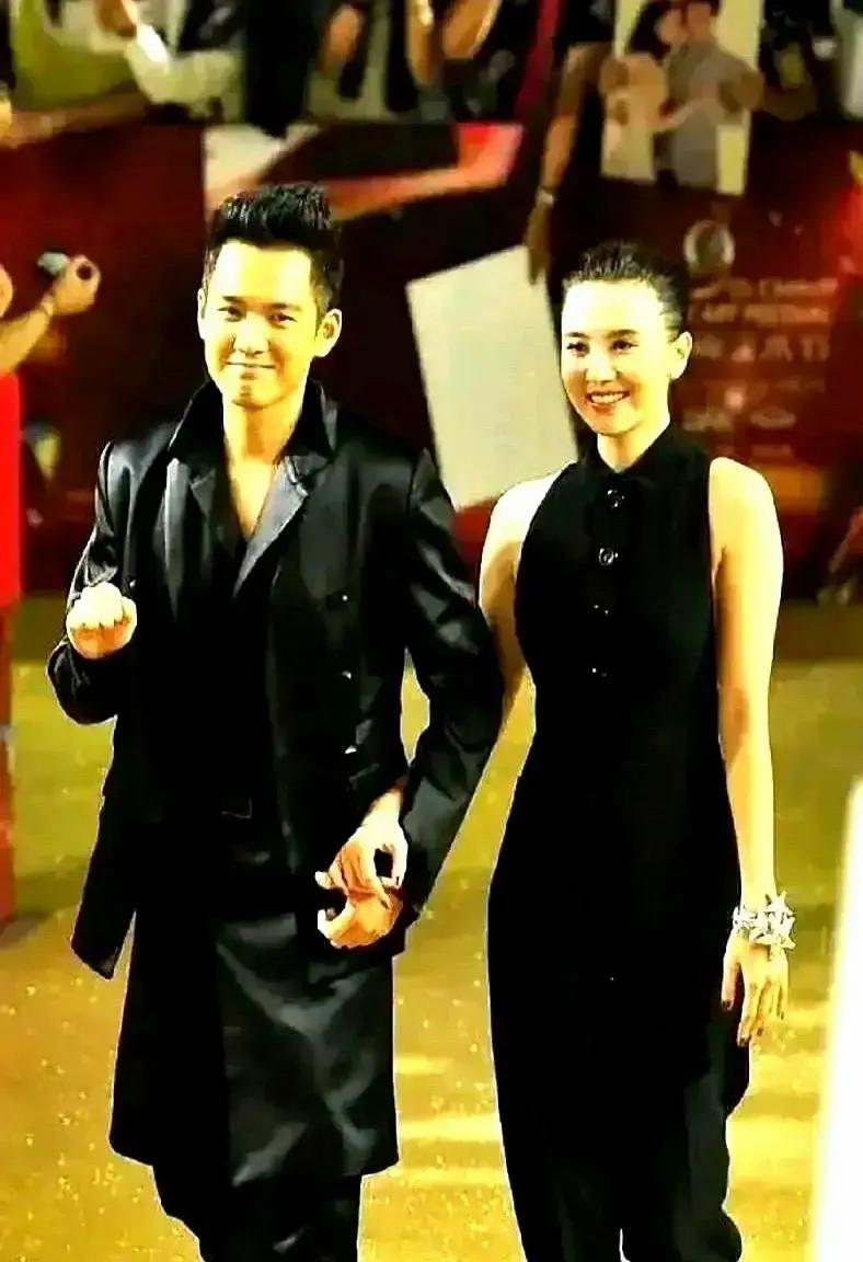 钟汉良和宋佳昨晚并肩踩上北影节红毯，我盯着直播差点以为自己在看偶像剧番外。宋佳