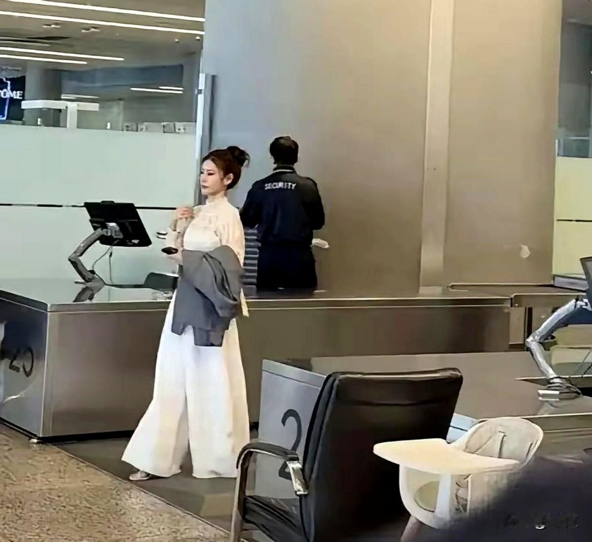 看到马筱梅笑着说，婆婆把孩子们的房间改成了健身房，我心里咯噔一下。那不是健身房