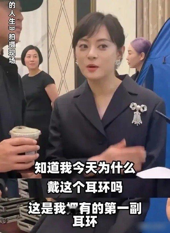 又被邓超“装”到了。5月2日，孙俪新剧《蛮好的人生》最后一场戏花絮曝光，孙俪开心