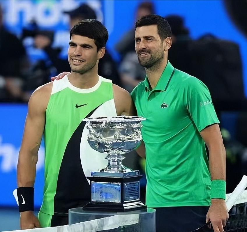 阿卡3-1德约科维奇，澳网夺冠！这场决赛就是教科书式的“拳怕少壮”式比赛，前