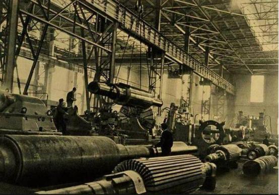 你以为改革开放之前的中国很弱？那是虚幻！实际上1978年以前，中国的重工业和军事