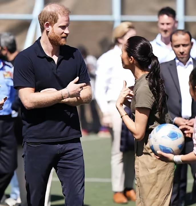 梅根如意算盘，这一次怕是彻底落空了！为何？梅根爱话题和流量，也懂王室的商业价