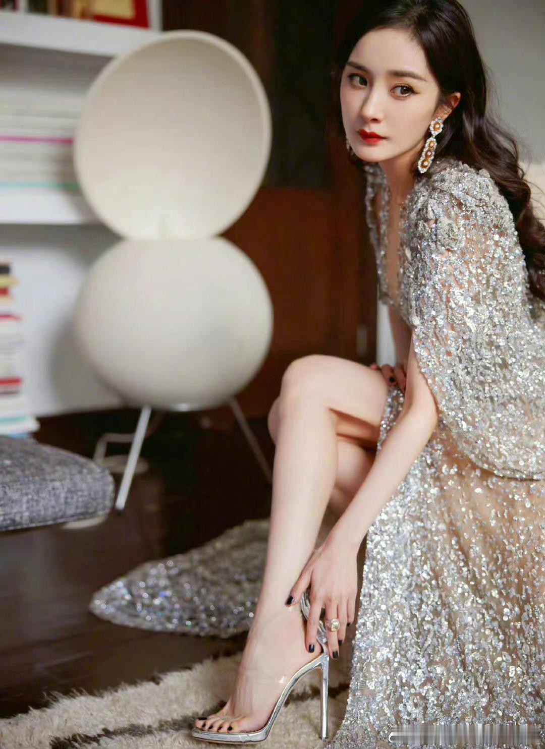 杨幂ELLE12连登杨幂ELLE​​​