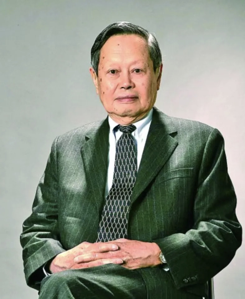 杨振宁先生今日魂归八宝山，清华师生与海外游子寒风中含泪送别