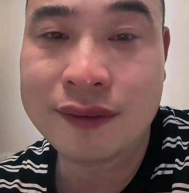 四川一男子月薪9000，亲妈生病急用钱，他拿出5000给母亲看病，给老婆留300