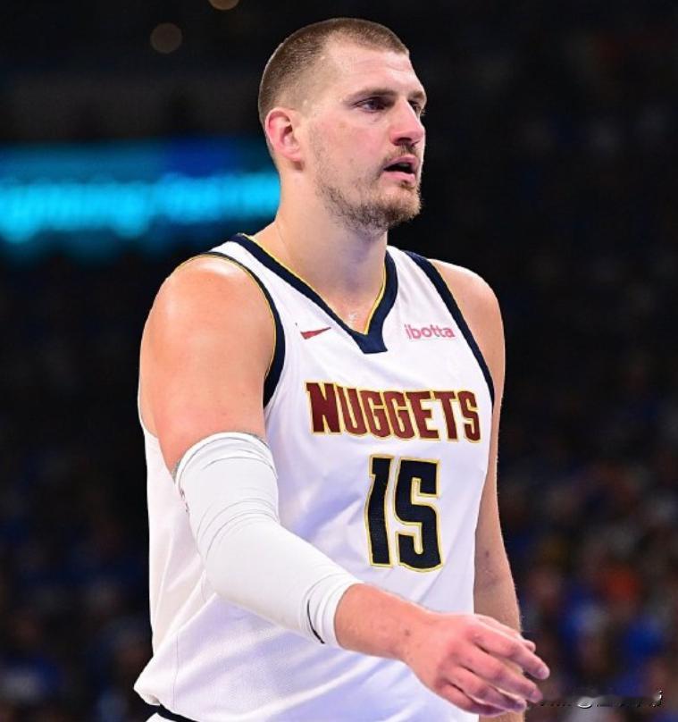 太太太强了，约基奇三节打卡16投14中爆砍36分又错失三双!在刚刚掘金与国王