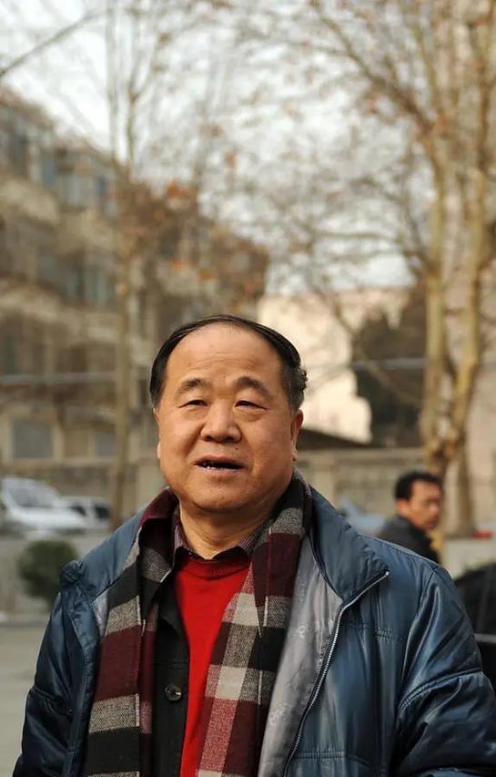白岩松在书中写道：“没有完整看过莫言作品的人，没资格整天对他说三道四！”在当今文