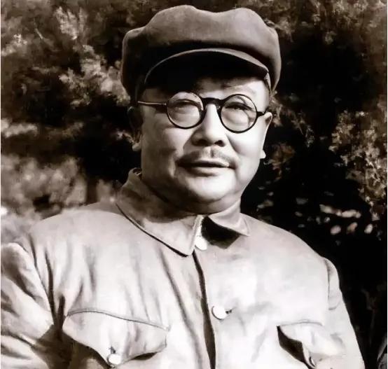 1949年，李克农走进毛主席房间，看见一物后，瞬间脸色大变，扭身冲向寺庙，要不是