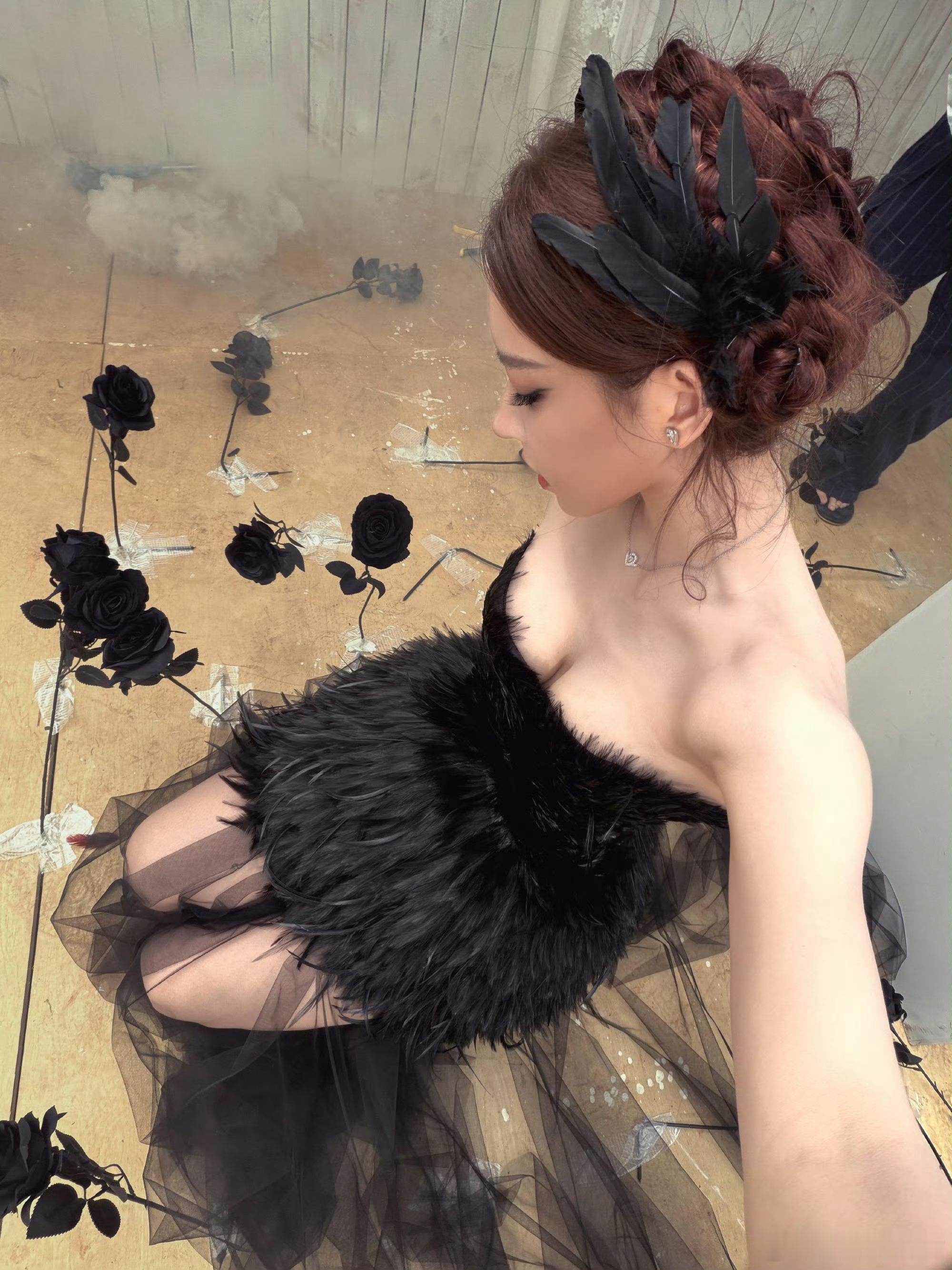 程潇抹胸黑色[爱心]​​​