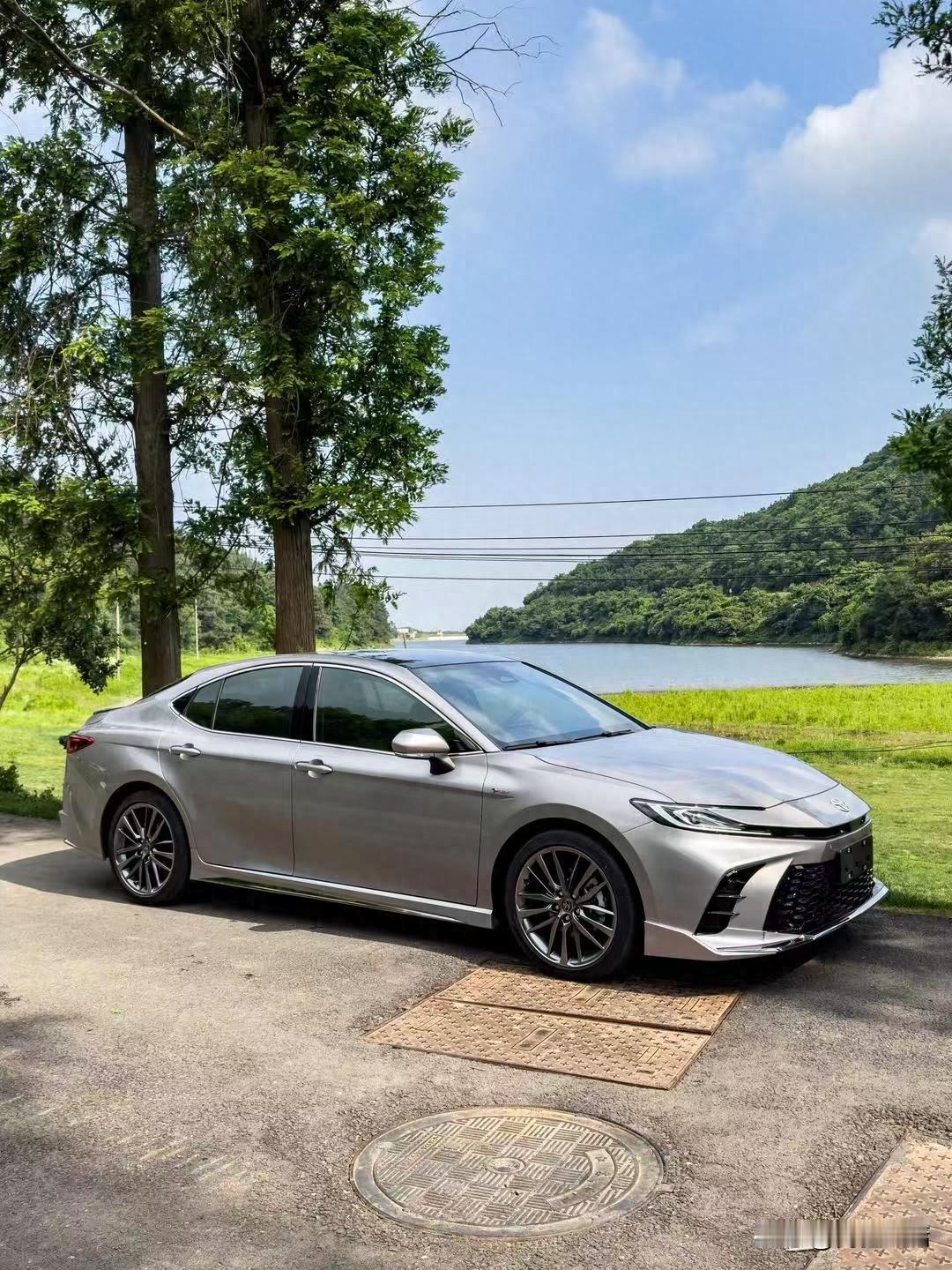 丰田凯美瑞大降价！32.8万跌至12.6万，合资B级车卷疯了以前敢卖30多