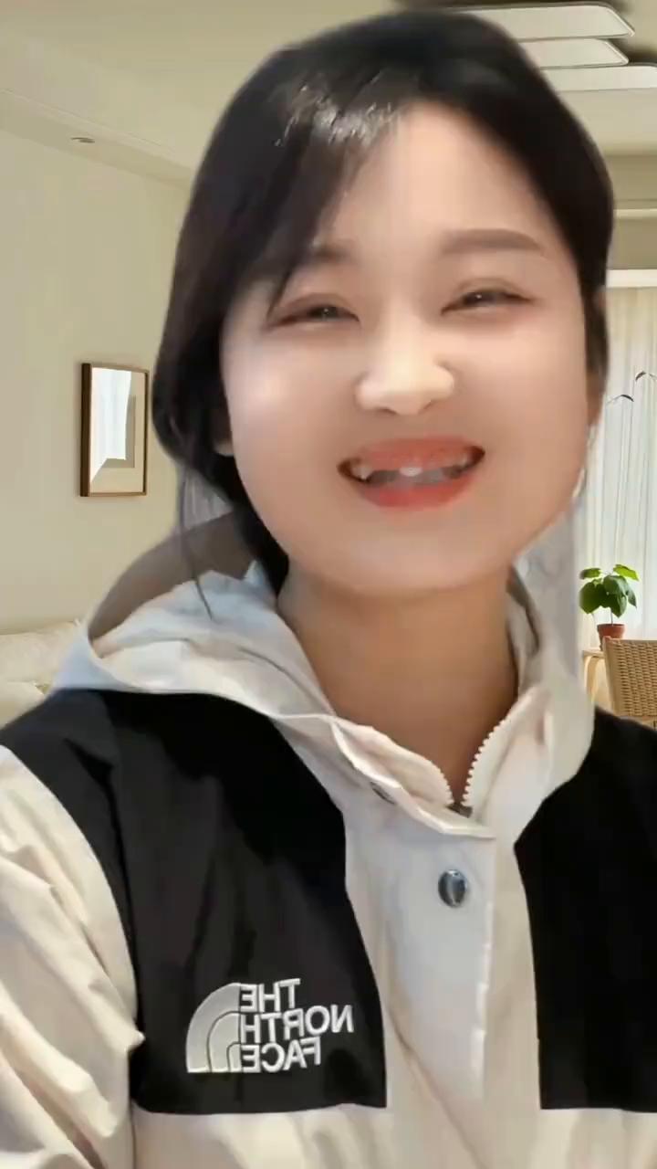 都说男人喜欢别人家的女人，其实女人也喜欢别人家的男人。