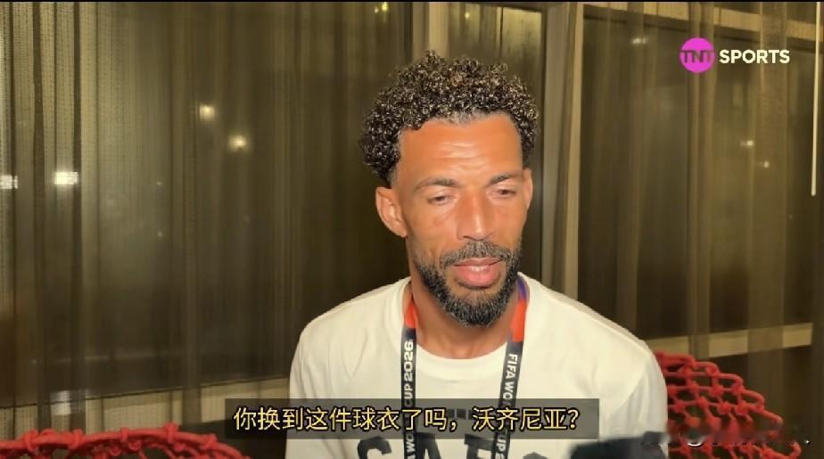 沃齐尼亚，和梅西交换球衣，到底有没有成功？看到一段采访视频，沃齐尼亚说本来打