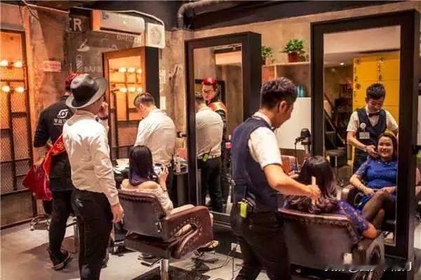 实体店倒闭最严重的竟然是理发店，这你敢信？实体店的生意是越来越难做了，我相信做