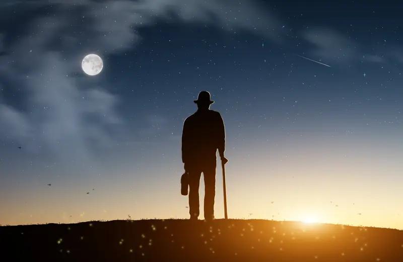 80多岁的老人，自知时日无多，在弥留之际，一心就想着去给父母上最后一次坟。那平常