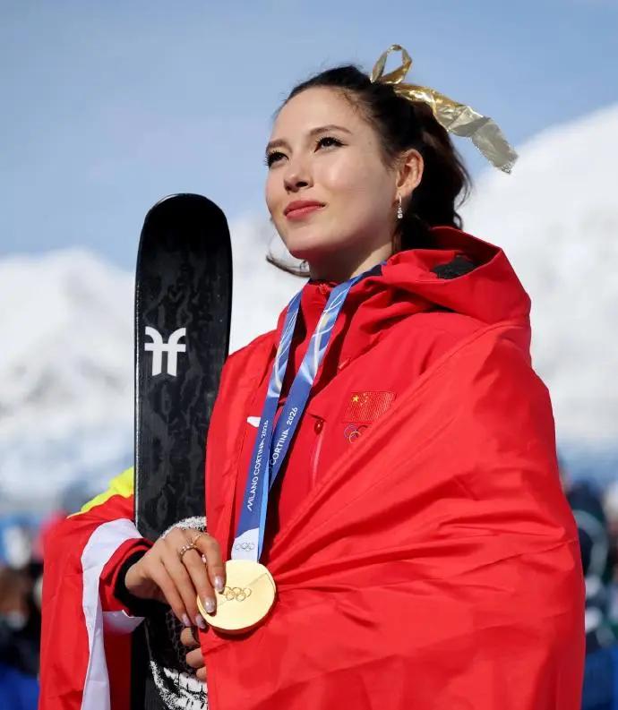 文武双全的谷爱凌，才华横溢，聪颖智慧的谷爱凌，米兰冬奥会获得两银一金，冬奥运会结