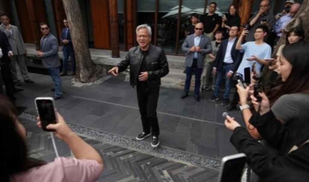 黄仁勋曾把算力砍掉80%的H20芯片卖给中国，没想到被中国工程师成功破解，结果发