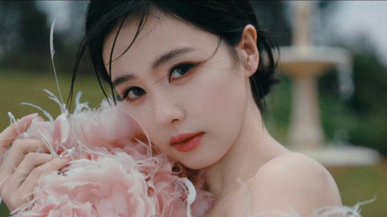 ？这是同一件，我感觉有时候借到高定也不是啥好事…​​​