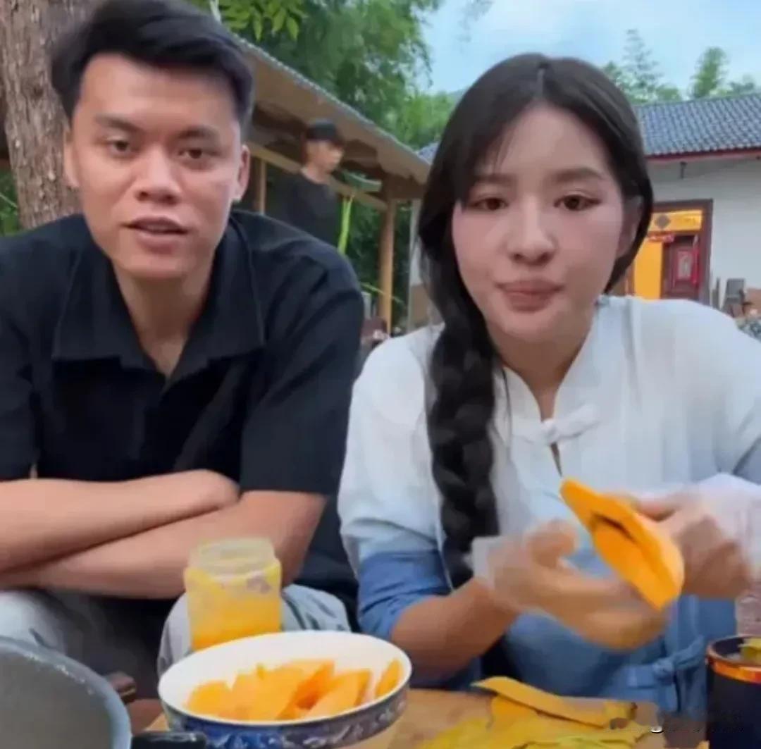 网红阿梓怀孕4个月，孩子父亲身份曝光！近日，网红阿梓引起网友热议！原因竟是