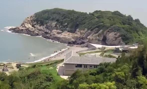 要是台海真的爆发冲突，不少人都会想当然觉得，最难攻克的肯定是台湾本岛，实则不然，