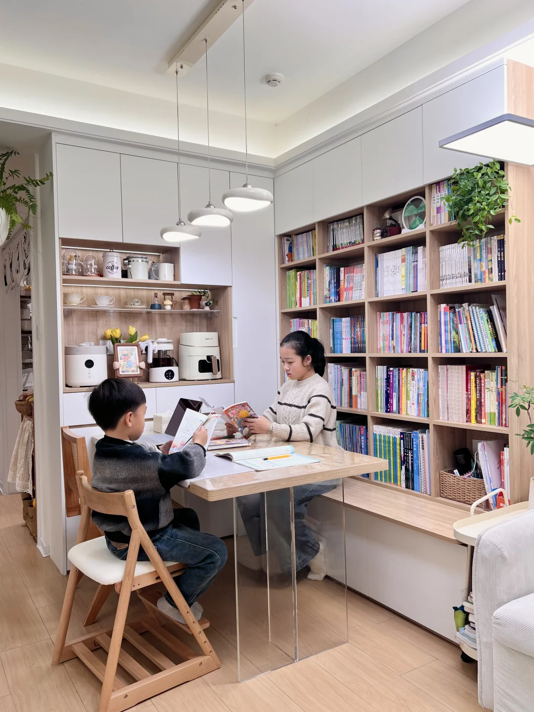 已入住2年的满墙书柜真实使用感受和建议