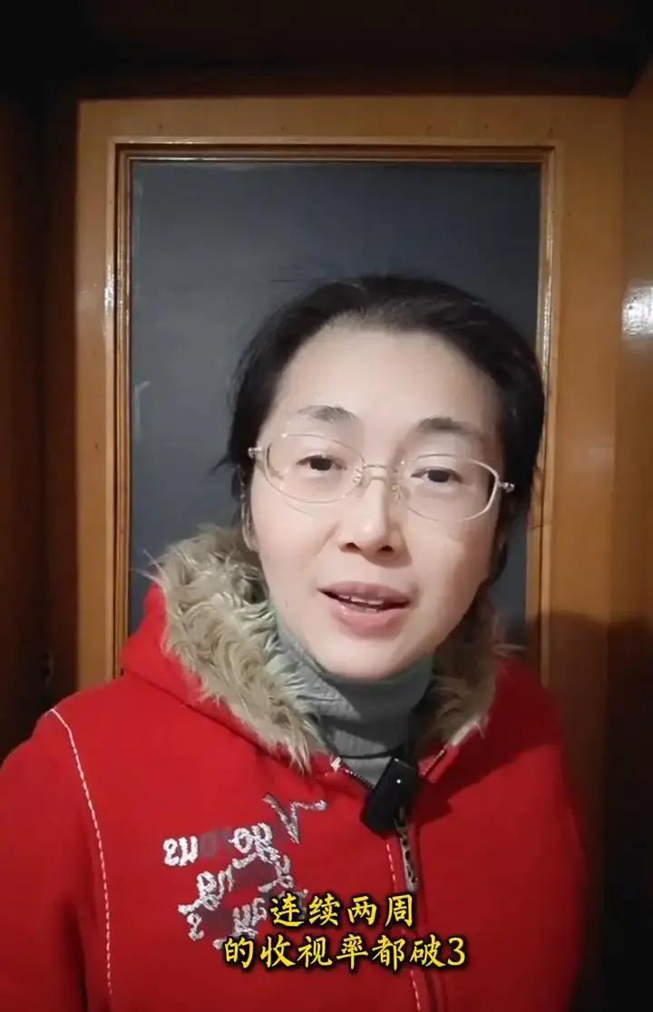 《风与潮》这波操作，直接把主旋律玩成了全民游戏。央视播到高潮，主演空降弹幕