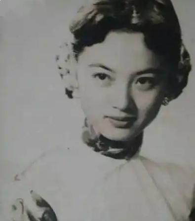 1918年，唐继尧让妻妾以打麻将的名义，将手下庾恩旸的妻子钱秀芳骗到家里。还没打