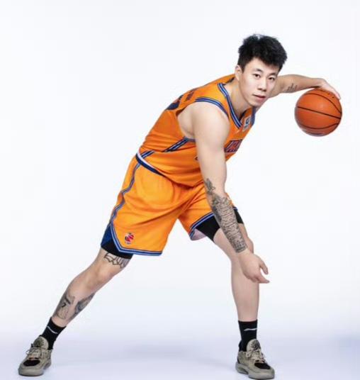 太欺负人了😡，上海90-70大胜北控，一战打出了2个无可争议的事实！1