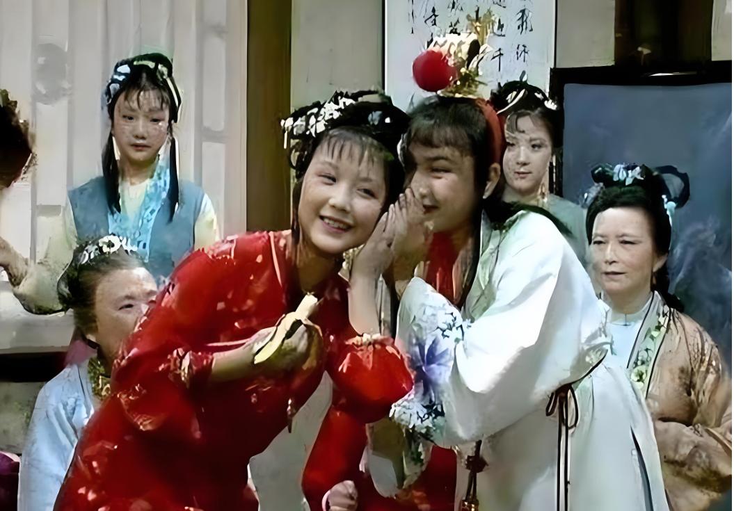 宝玉和湘云是青梅竹马，黛玉只是宝玉的玩物。看到有人总说宝玉和黛玉是青梅竹马，