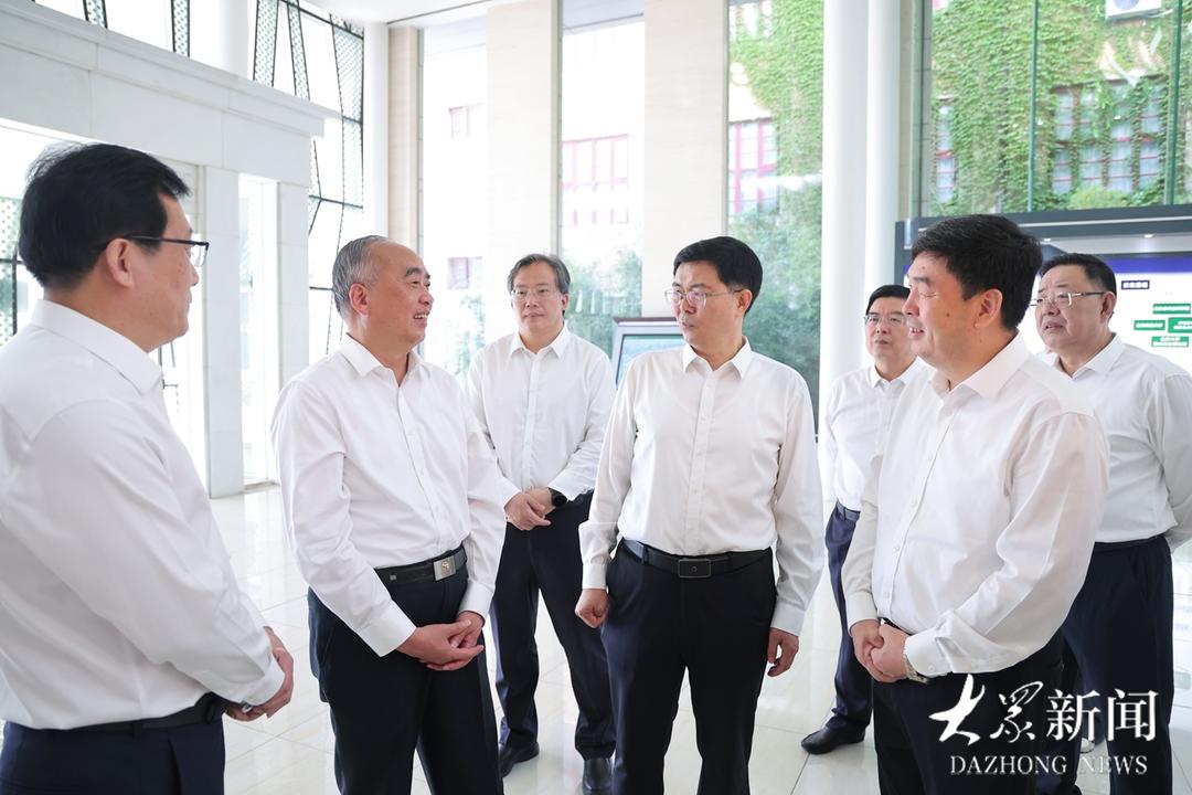 林武在泰安看望慰问教师 调研济南都市圈协同联动发展情况