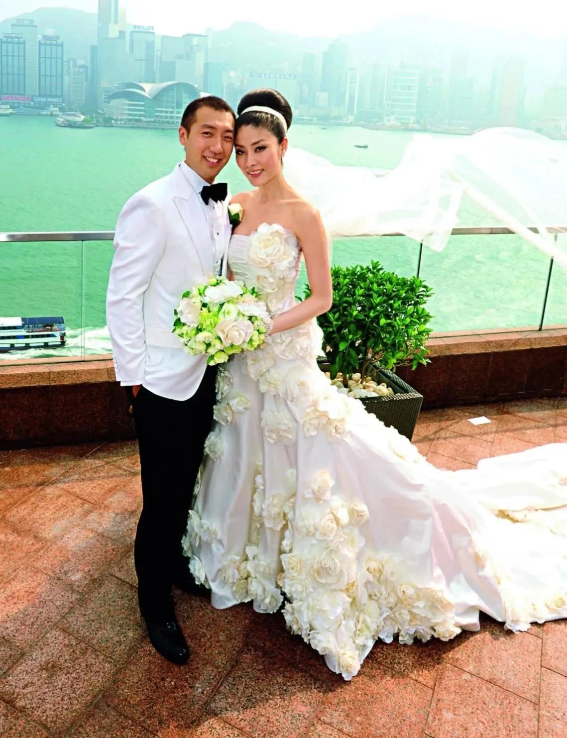 原来陈慧琳的婚纱照这么好看！2008年陈慧琳结束16年爱情长跑，与男友步