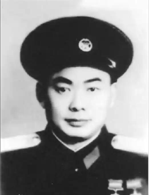 🌞1979年，11军军长陈家贵刚从中越前线回来，就在街上遇到流氓碰瓷，向他