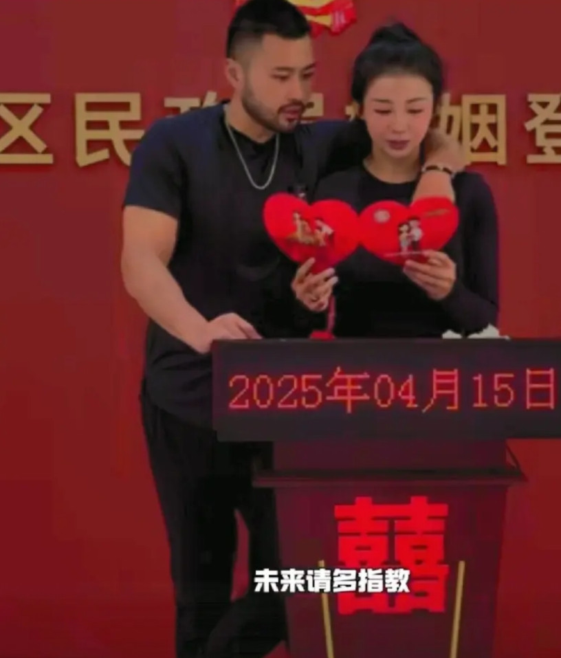 张曼源之所以为大家所关注，一是因为体育记者的知名度，二是她1米7多的大个子，三是