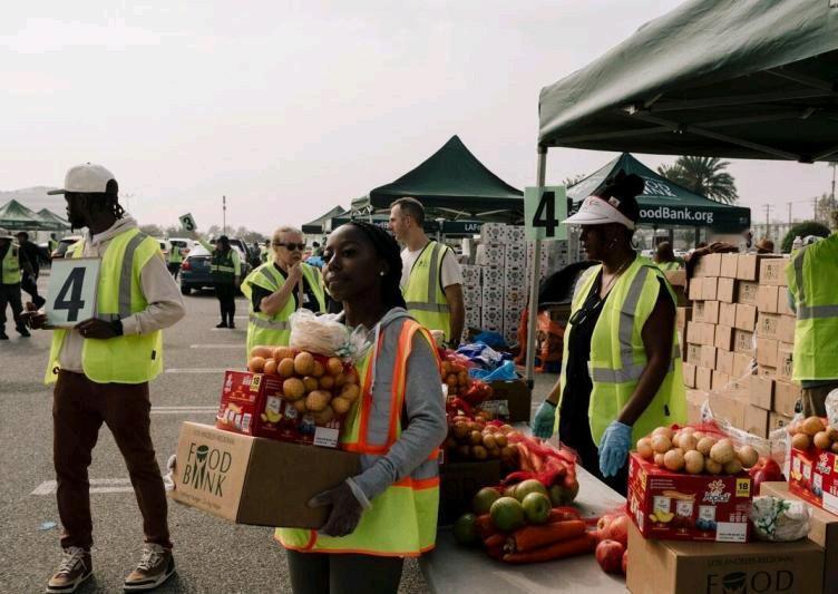 美国联邦政府关闭已进入第二个月，由于政府停摆，用于资助低收入家庭的营养补充援助计