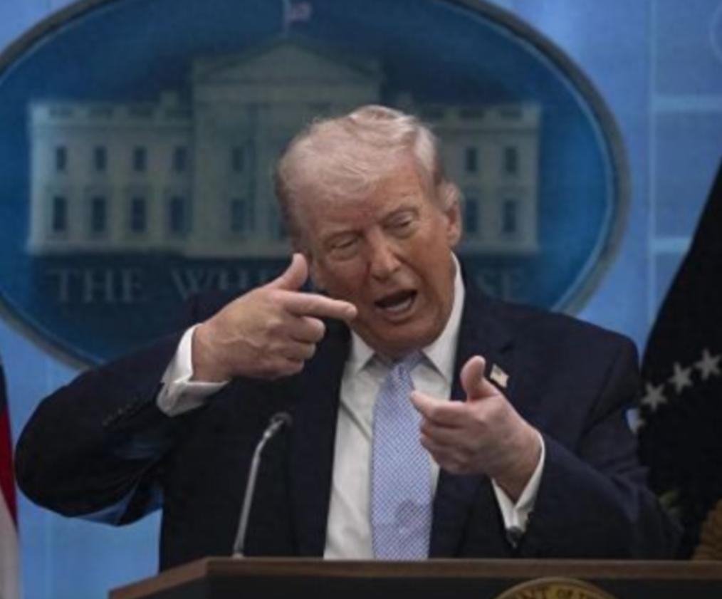 美国这次，真的插翅难飞了。不是以色列拽着不让走，是大国把它钉死在中东，走不了