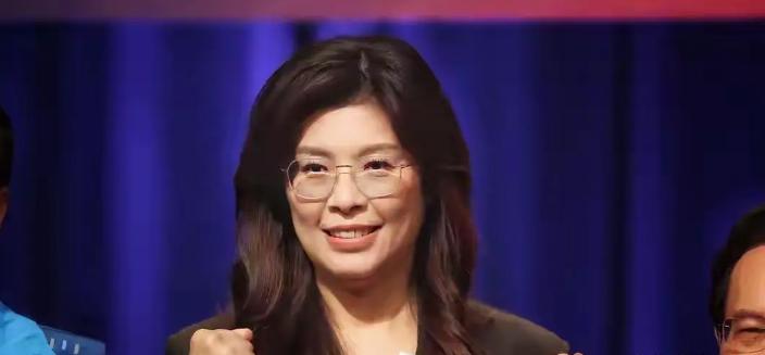 郑丽文摊牌了，在1月11日，表明了心声：现阶段既不要“独”，也别急着谈“统”，