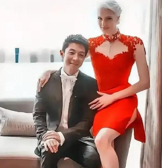 八年前，亿万豪门千金李白执意要嫁给撒贝宁，而与父亲决裂，八年后，李白终于明白，自