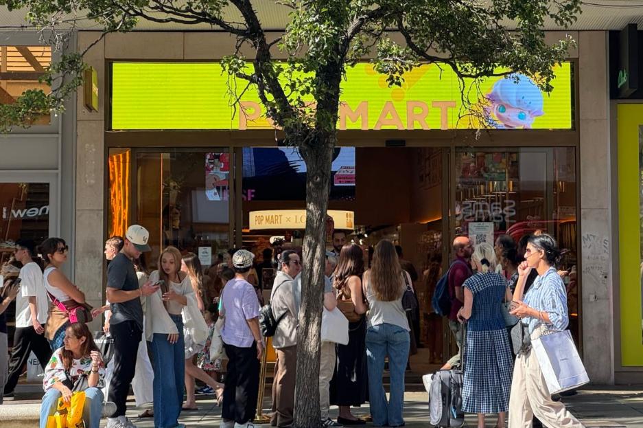 中国潮牌“出海”杀疯了！轻资产模式席卷全球，年轻人疯狂买单从沙特奶茶店到美