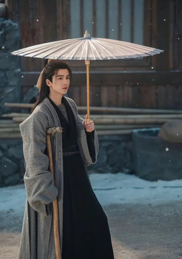 张凌赫很难复制王鹤棣和李现的爆火之路，东方青苍和韩商言其实都是观众对演员还不算太