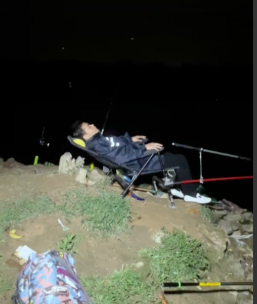 “碰瓷失败！”重庆3名钓鱼佬相约去长寿湖夜钓，没想到次日清晨一名钓友突然猝死。家
