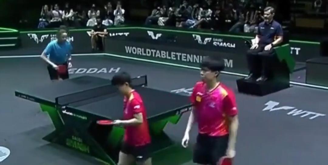 孙颖莎在WTT大满贯女单比赛中丢掉一局但仍以3比1战胜石洵瑶，晋级8强。在WT