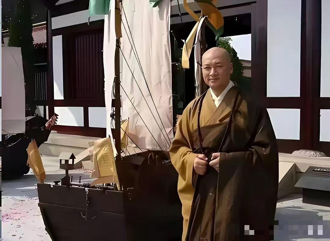 陈丽华去世，迟重瑞现身寺庙。伤心归伤心，大可不必去寺庙养生求佛。人无所求住在哪里