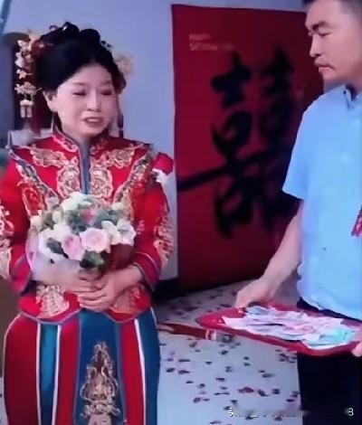 泪目！河南，一名女子结婚，但因为父母已经离世，所以送女子出嫁的责任就放到了哥哥的