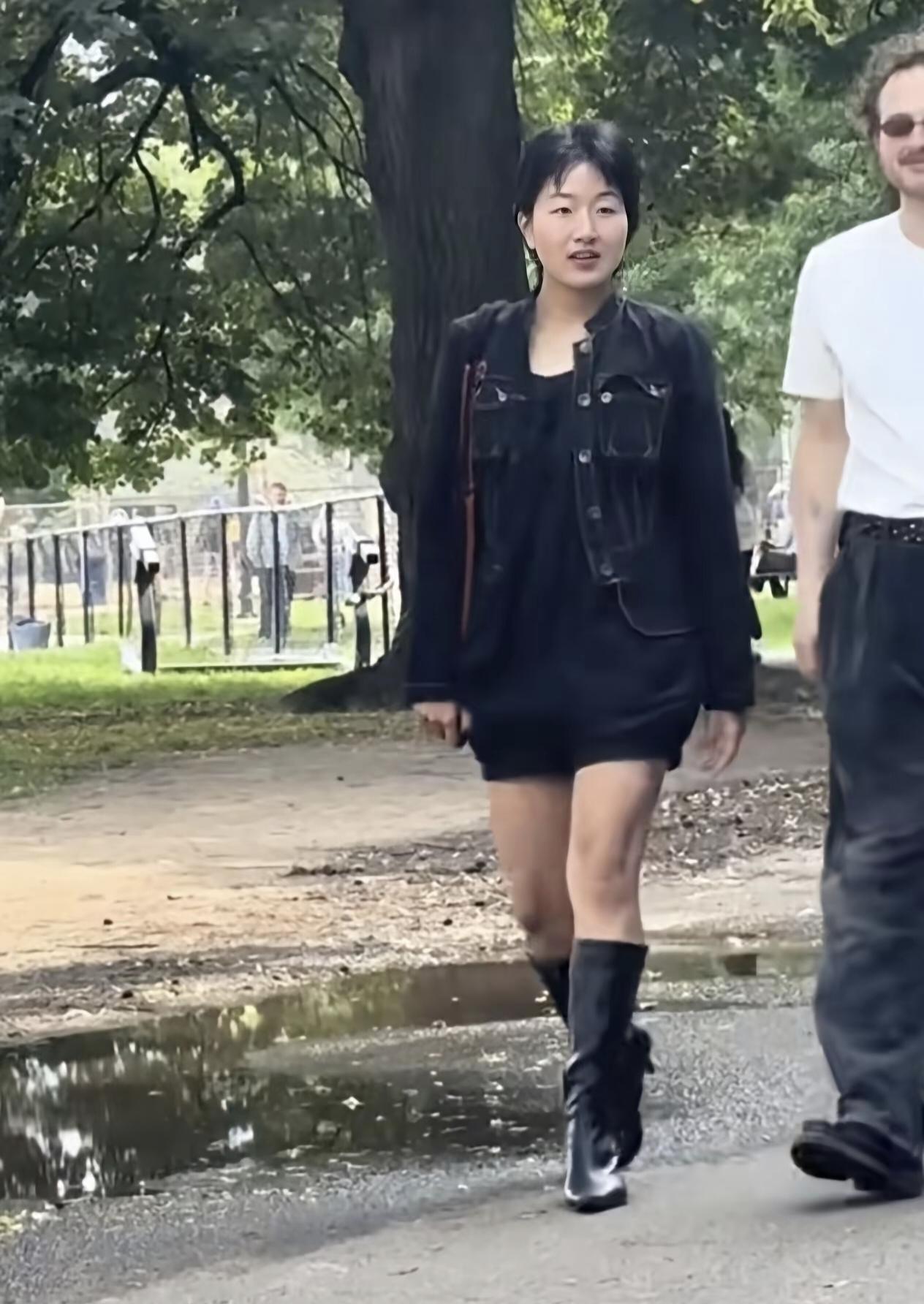 真出国深造啊！现在部分出国留学的女生，好像很容易选择外籍伴侣。可能是身处异