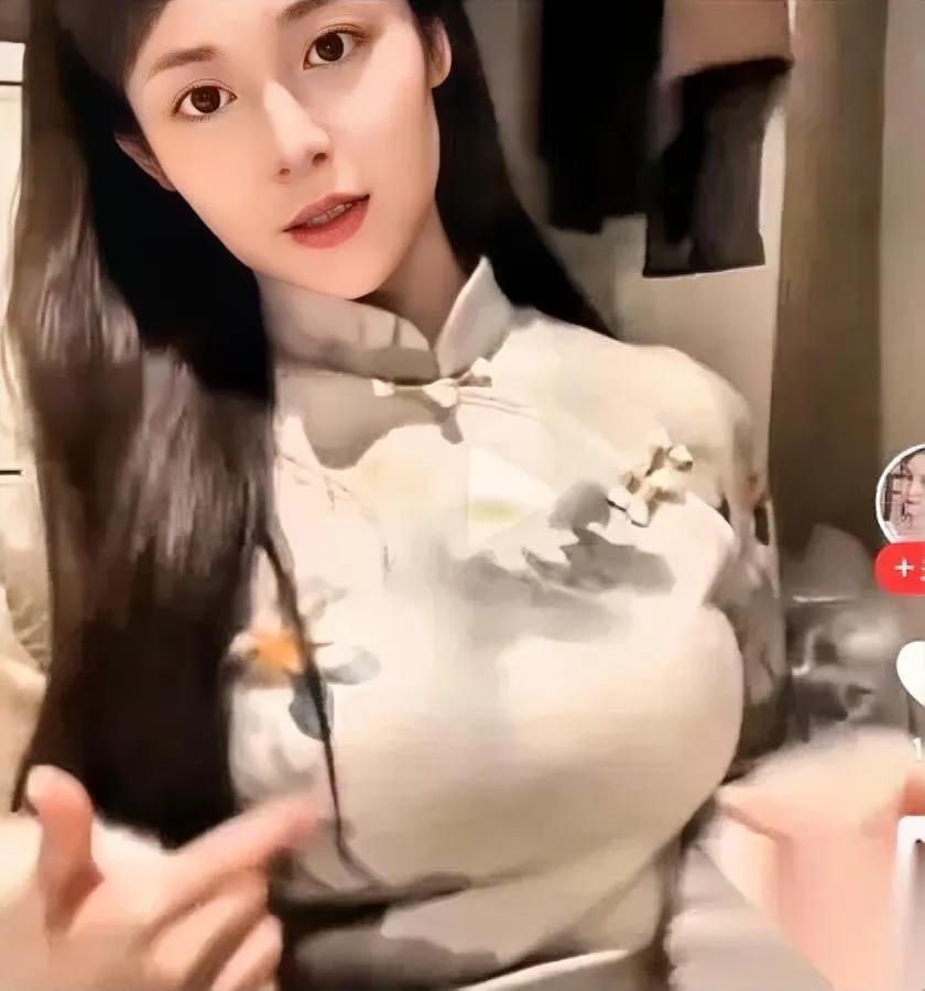 现在主播多敢说？刷新认知！刷到个女主播把胸叫“雷子”。“不送灯牌看什么雷