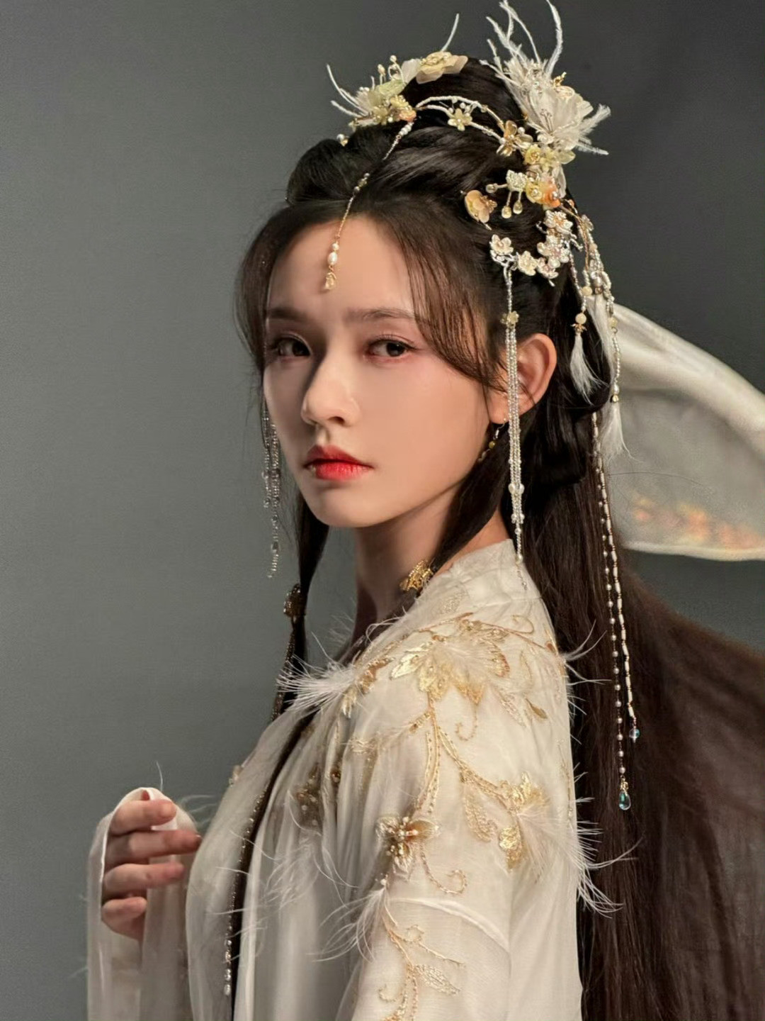 林允我好替你开心越来越多人看见你一定要加油啊！我真的哭了[哭哭][哭哭]​​​