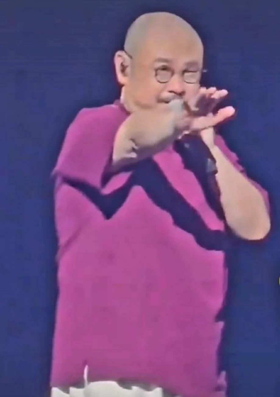 刀郎在重庆演唱会上首唱了他的新歌《圆满》，汪峰几乎同时也发布了他的新歌《我多想变