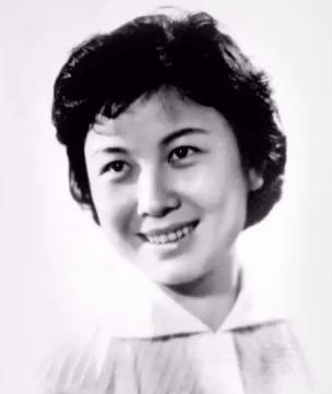 1968年4月8日，黄梅戏大师严凤英不堪屈辱，吞服安眠药自杀，年仅38岁。严凤英