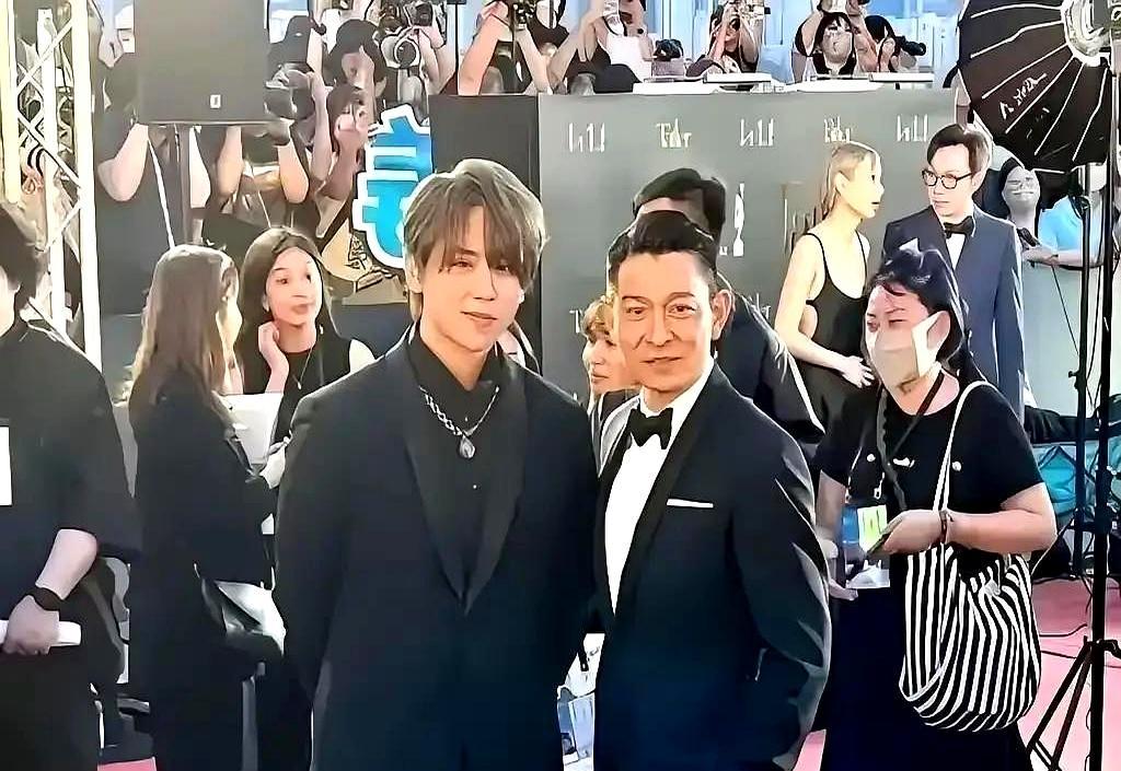 你敢信？十年前横扫中国票房的好莱坞，现在市场份额连20%都摸不到。2025