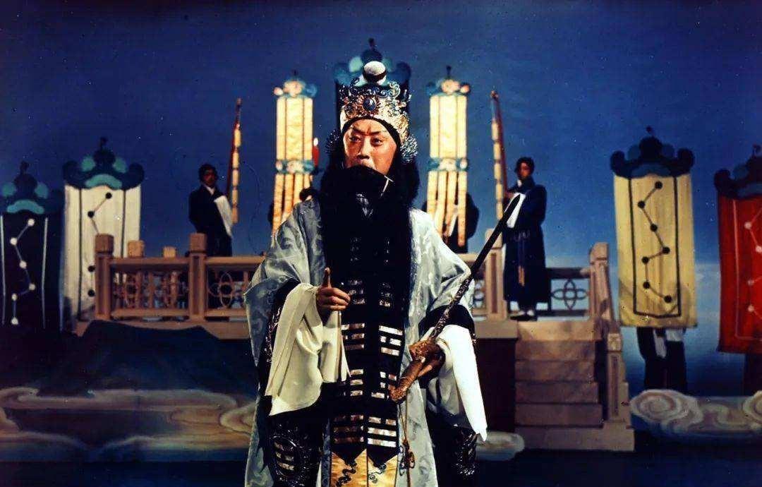 58年毛主席不慎摔倒，王爱梅委屈抹泪，毛主席：这事我不告诉别人“主席，您活动一