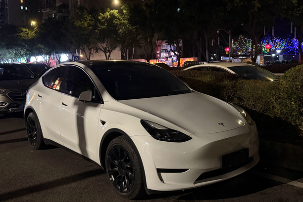 ModelY终于提车咯预算30万左右，需求很明确：大空间、长续航、四驱稳